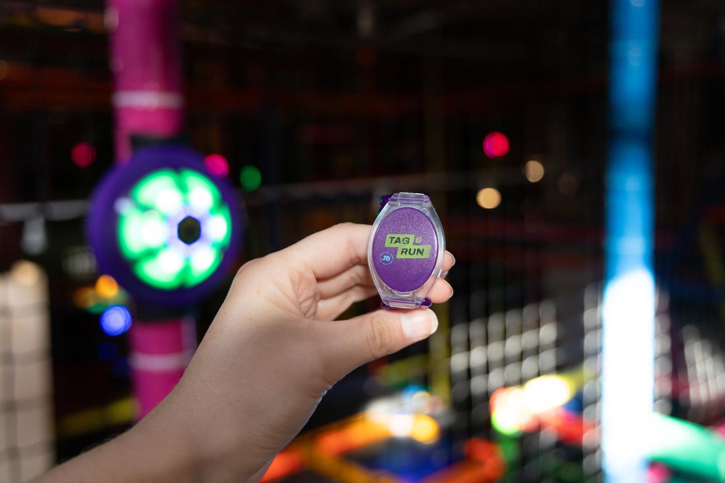 JB Tag Solutions interactieve speelbandje om het spel te spelen
