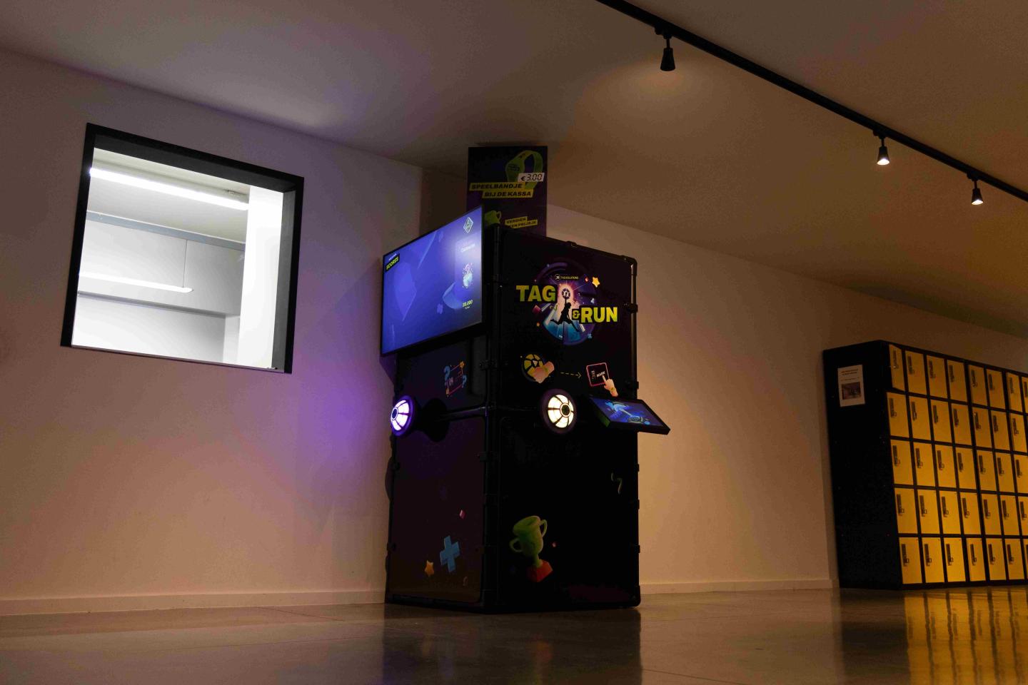 Tag the Run terminal met schermen en sensoren van JB TagSolutions in indoor omgeving